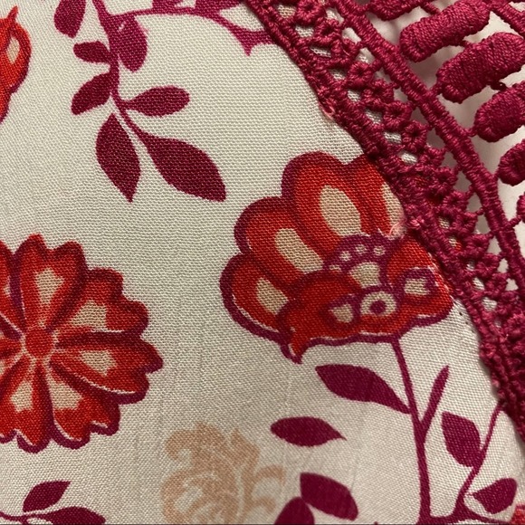 Floral Tank with Crochet V Neck - Picture 8 of 8